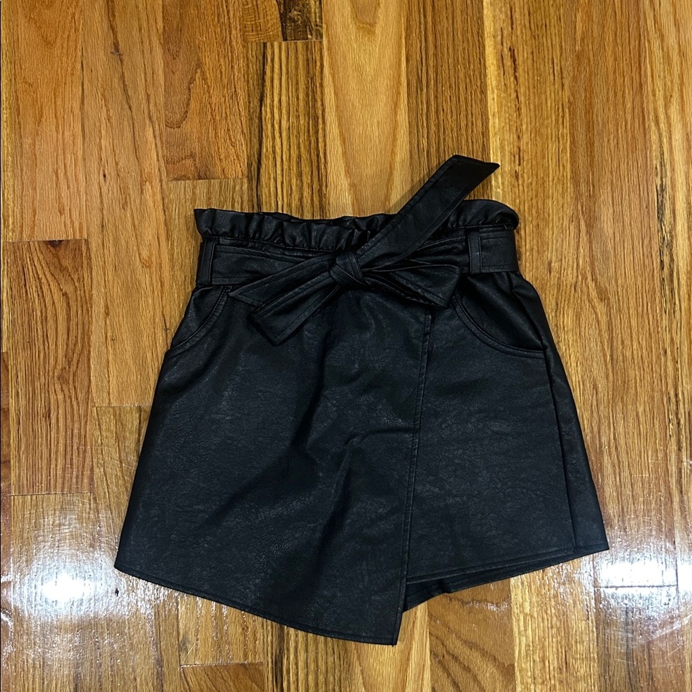The Impeccable Pig Black Skort with Bow